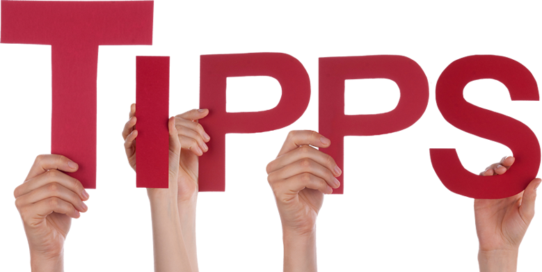 Mehrere Hände halten rote Buchstaben, die das Wort "TIPPS" bilden. Immobilien Anders GmbH in Bautzen gibt wertvolle Ratschläge.